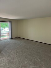 857 Cross Creek Ct-Unit -2AA in Roselle, IL - Building Photo - Building Photo