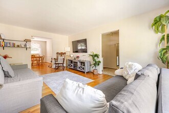 7527 Fairwood Ln in Falls Church, VA - Building Photo - Building Photo