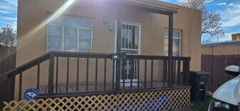 916 Lomas Blvd NW in Albuquerque, NM - Building Photo