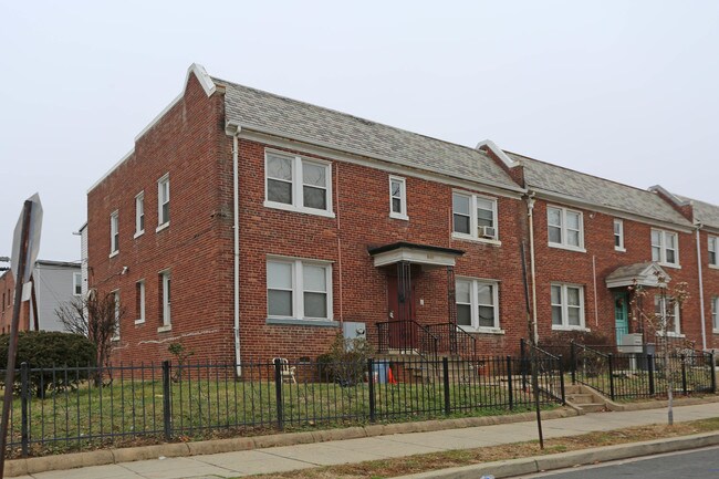 1400 Holbrook St NE in Washington, DC - Building Photo - Building Photo