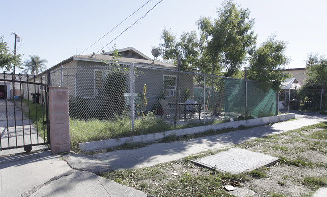 6714-6718 Cleon Ave in North Hollywood, CA - Foto de edificio - Building Photo