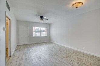1450 N Riverside Dr, Unit 102 in Pompano Beach, FL - Building Photo - Building Photo