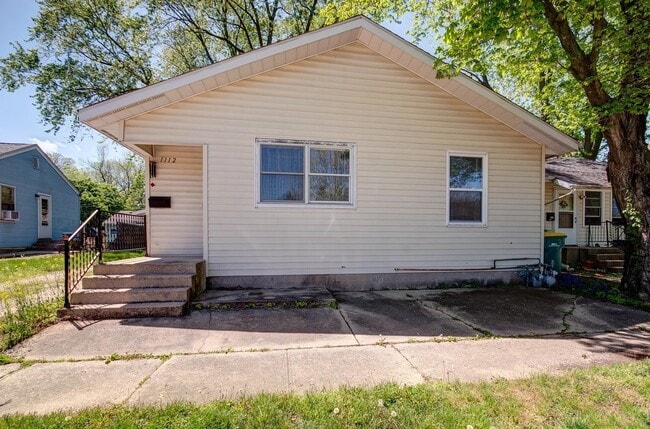 property at 1112 N Joliet St