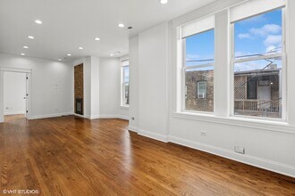 2346 W Fullerton Ave in Chicago, IL - Building Photo - Building Photo