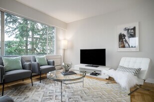 5976 Tisdall St in Vancouver, BC - Building Photo