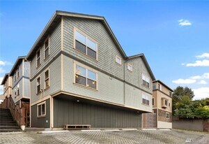 1735 13th Ave S in Seattle, WA - Building Photo