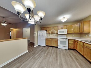 748 Franklin Lakes Blvd in Franklin, IN - Foto de edificio - Building Photo