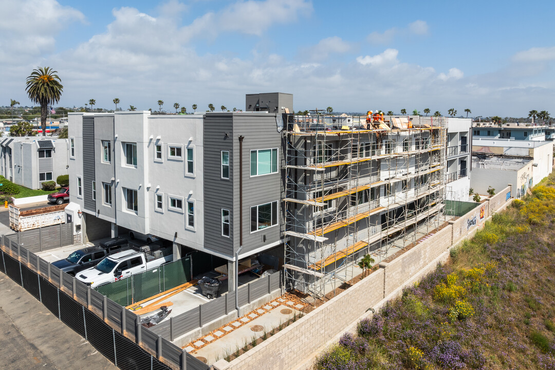 The Breakers - South Swell in Oceanside, CA - Building Photo