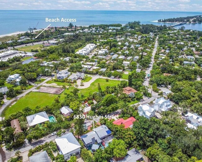 6830 Hughes St in Longboat Key, FL - Foto de edificio - Building Photo