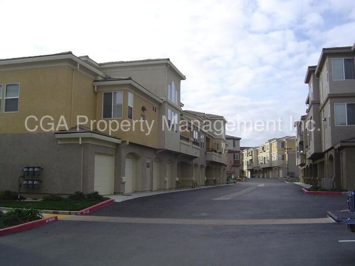 1300 Moon Cir-Unit -1323 in Folsom, CA - Building Photo