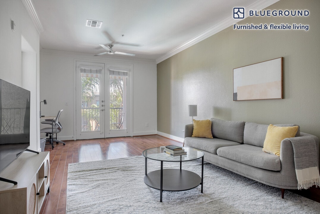 7225 Crescent Park W in Los Angeles, CA - Building Photo