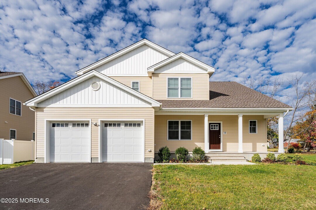 19 Patrick Ct in Toms River, NJ - Building Photo