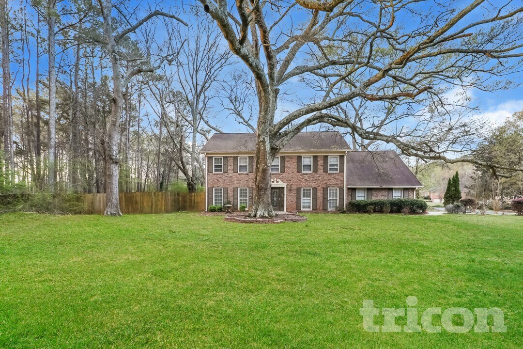 100 Creekwood Ct in Fayetteville, GA - Building Photo