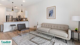 650 E Sycamore St in Denton, TX - Building Photo