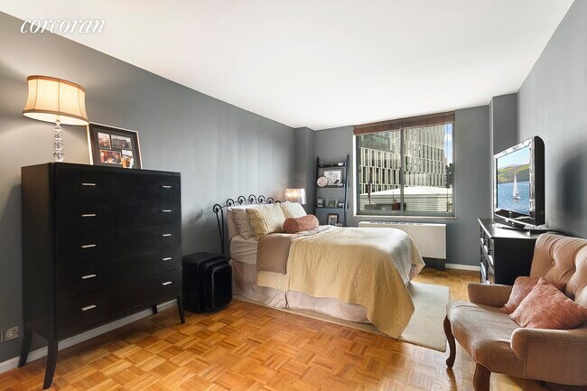 295 Greenwich St-Unit -: 6F in New York, NY - Building Photo - Building Photo