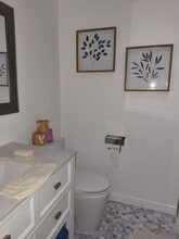 21708 Lake Vista Dr in Lake Forest, CA - Foto de edificio - Building Photo