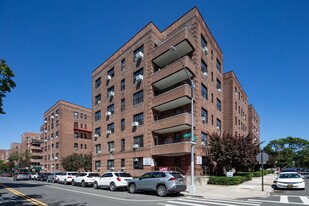 65-09 99th St in Rego Park, NY - Building Photo