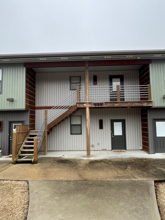 505 W Benton St, Unit C in Siloam Springs, AR - Foto de edificio