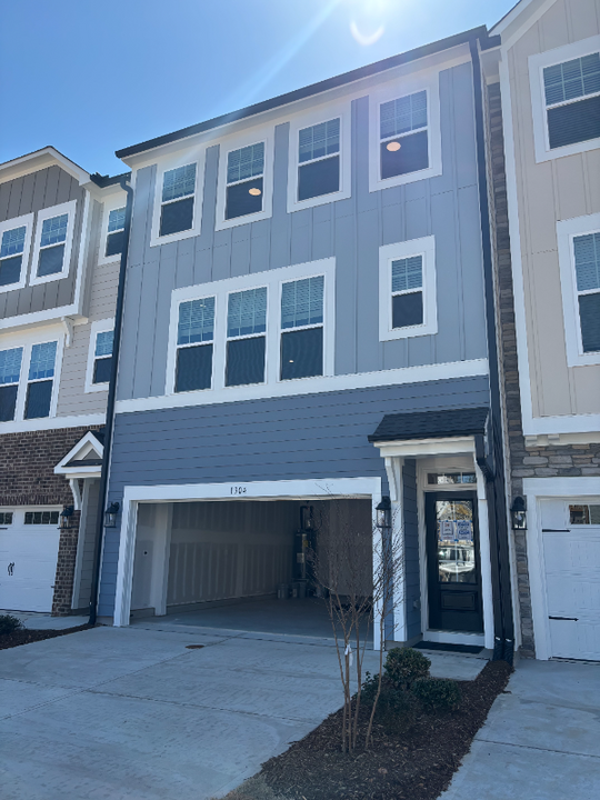 1304 Alston Lndg Wy in Cary, NC - Building Photo