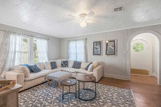 108 Sharon St in Lafayette, LA - Foto de edificio - Building Photo