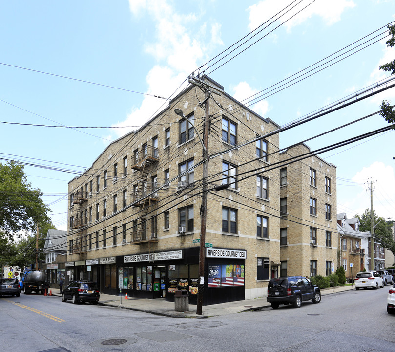 756 Palisade Ave in Yonkers, NY - Building Photo