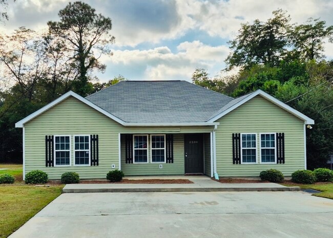 property at 2208 Thornhill Rd