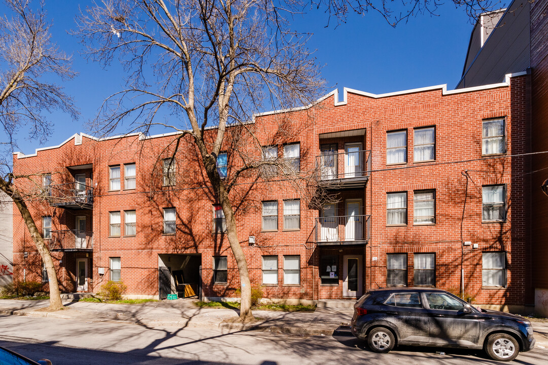 2431 Augustin-Cantin St in Montréal, QC - Building Photo