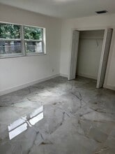 2040 NW 185th Ter in Miami Gardens, FL - Foto de edificio - Building Photo