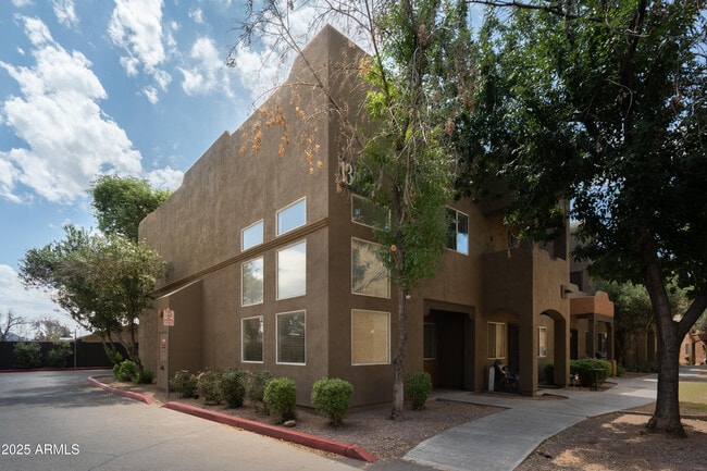 property at 1718 W Colter St