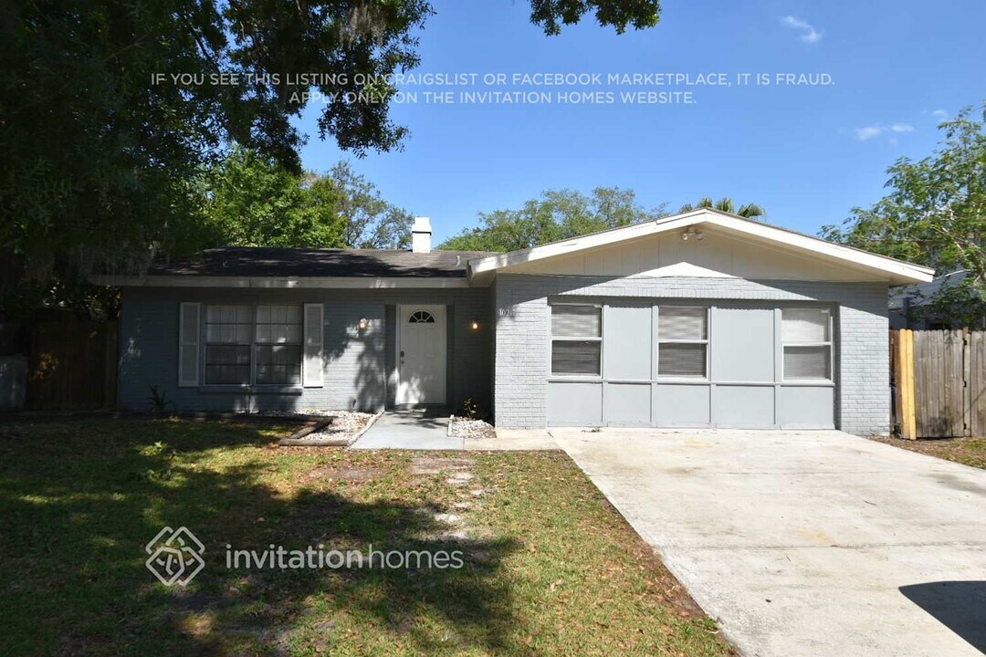 10217 N Pawnee Ave in Tampa, FL - Building Photo