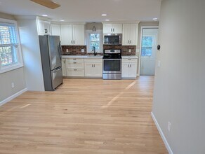 63 Buttles Rd, Unit Buttles Rd In-law in Granby, CT - Foto de edificio - Building Photo