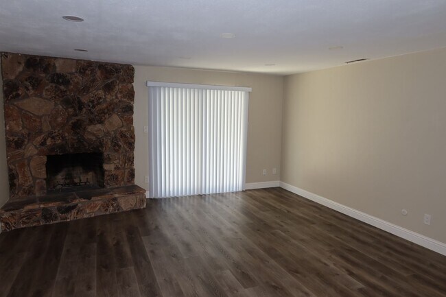 379 Windward Way in Sacramento, CA - Building Photo - Building Photo