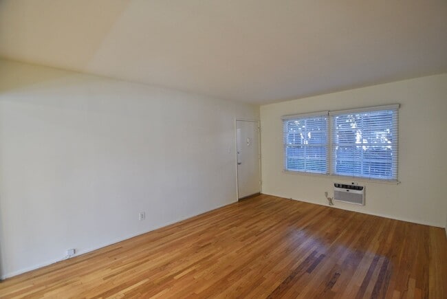 1212 N Hollywood Way in Burbank, CA - Building Photo - Building Photo