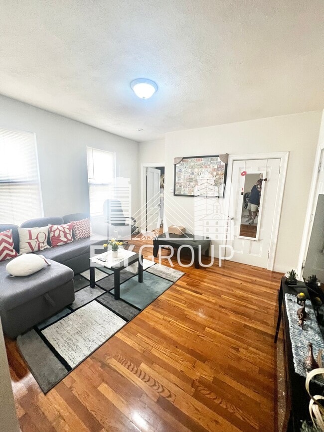 16 Webster Ave, Unit 2