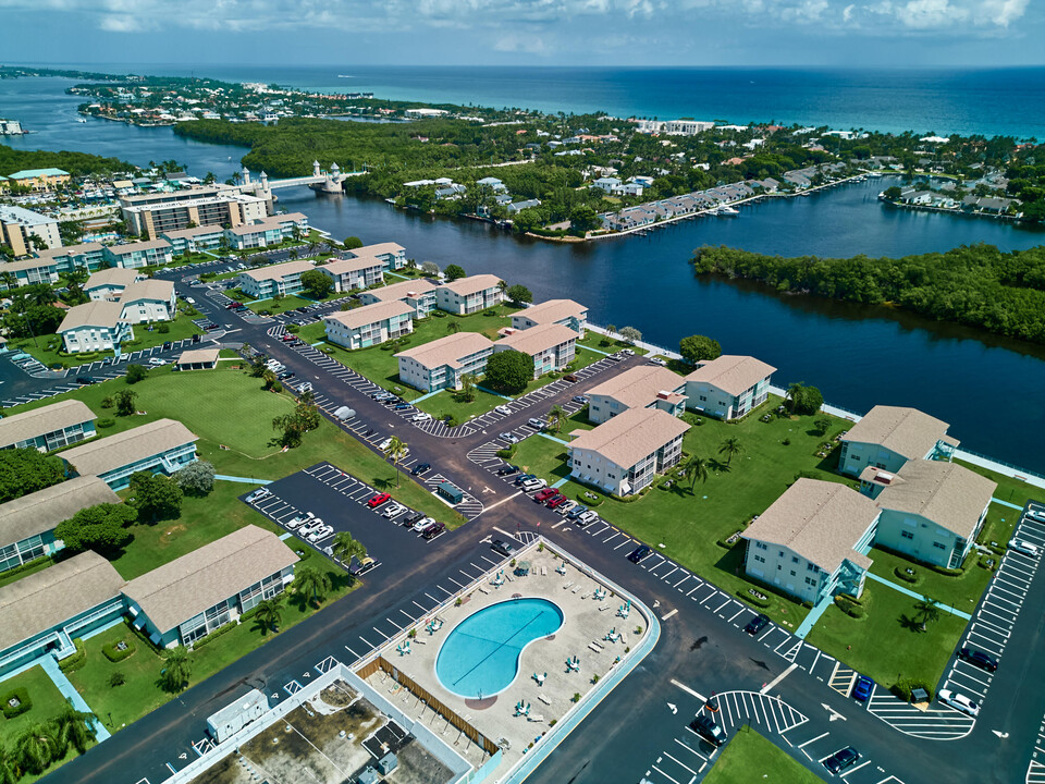 210 Horizon W in Boynton Beach, FL - Foto de edificio