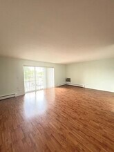 10353 Dearlove Rd in Glenview, IL - Building Photo - Building Photo