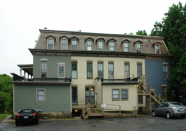 156 Caroline St in Saratoga Springs, NY - Building Photo - Building Photo