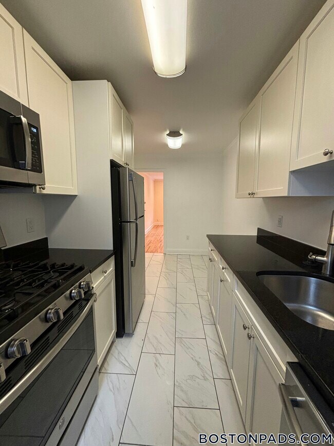 84 St Paul St, Unit 1 in Brookline, MA - Building Photo - Building Photo