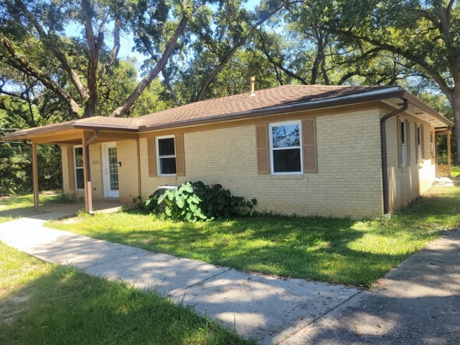 6590 Dewrell Square in Pensacola, FL - Building Photo - Building Photo