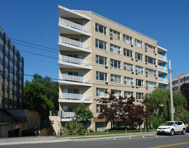 Estates of Crystal House in White Plains, NY - Building Photo - Building Photo