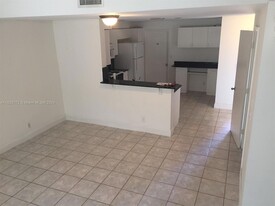 1387 Barcelona Way, Unit 12-6823 in Weston, FL - Building Photo - Building Photo