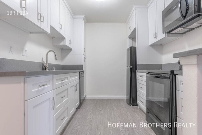 8123 Langdon Ave in Los Angeles, CA - Building Photo - Building Photo