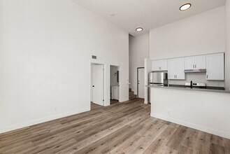 Berendo in Los Angeles, CA - Foto de edificio - Building Photo