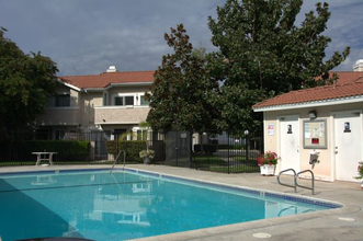 2039 Abrazo St in West Covina, CA - Foto de edificio - Building Photo