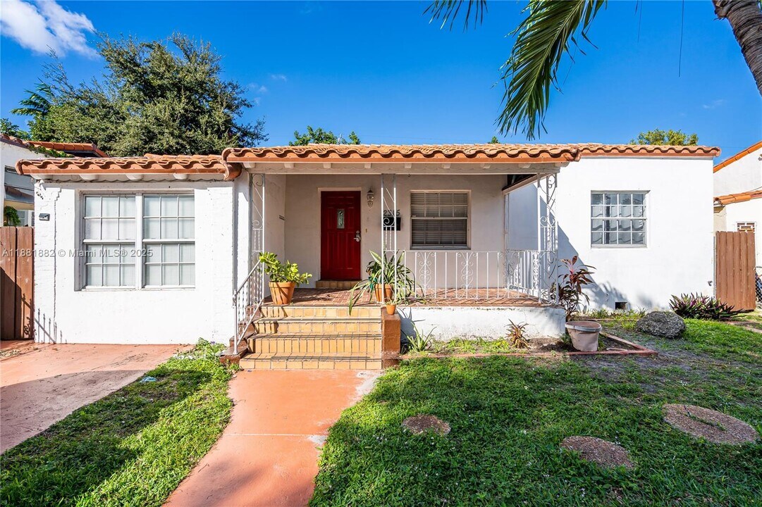 2315 SW 17th St in Miami, FL - Building Photo