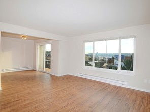 Ballard Heights in Seattle, WA - Building Photo - Interior Photo