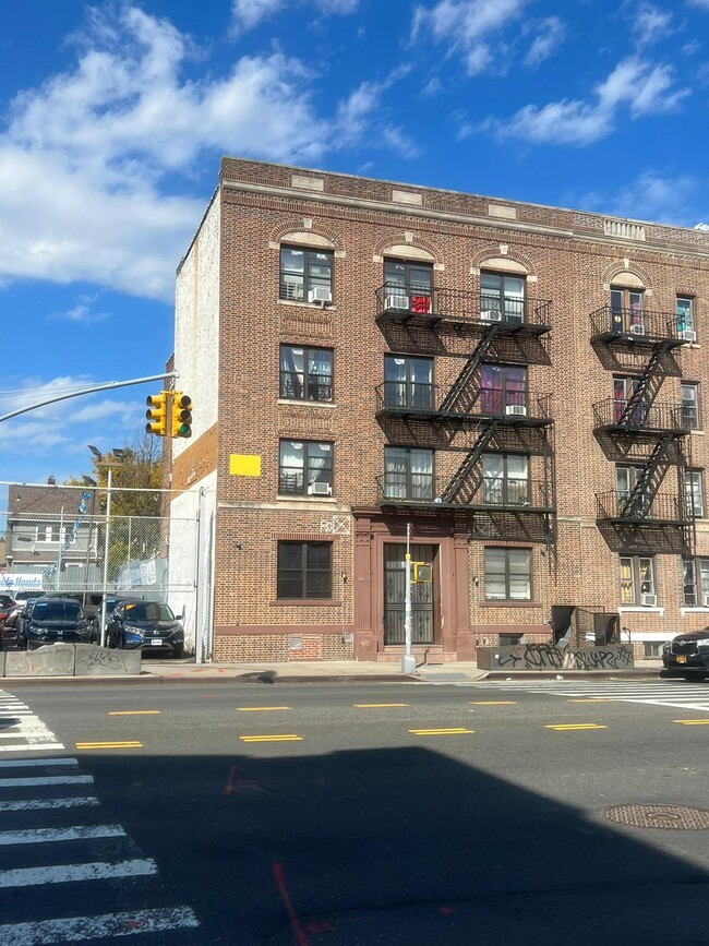 14601 Hillside Ave in Jamaica, NY - Building Photo - Building Photo