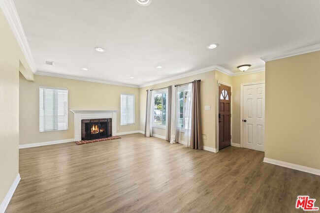 12938 Jefferson Ave in Hawthorne, CA - Building Photo - Building Photo
