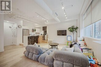80 R-380 Sherbourne St in Toronto, ON - Building Photo - Building Photo