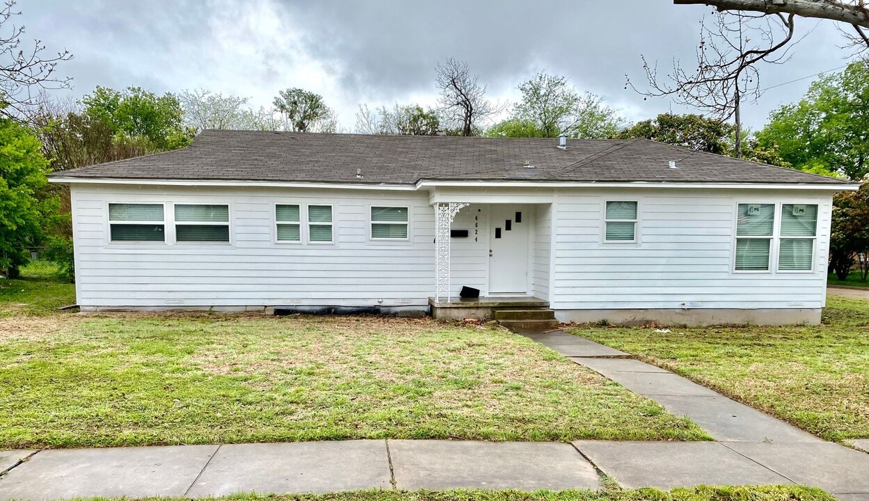 4624 Erath Ave in Waco, TX - Building Photo